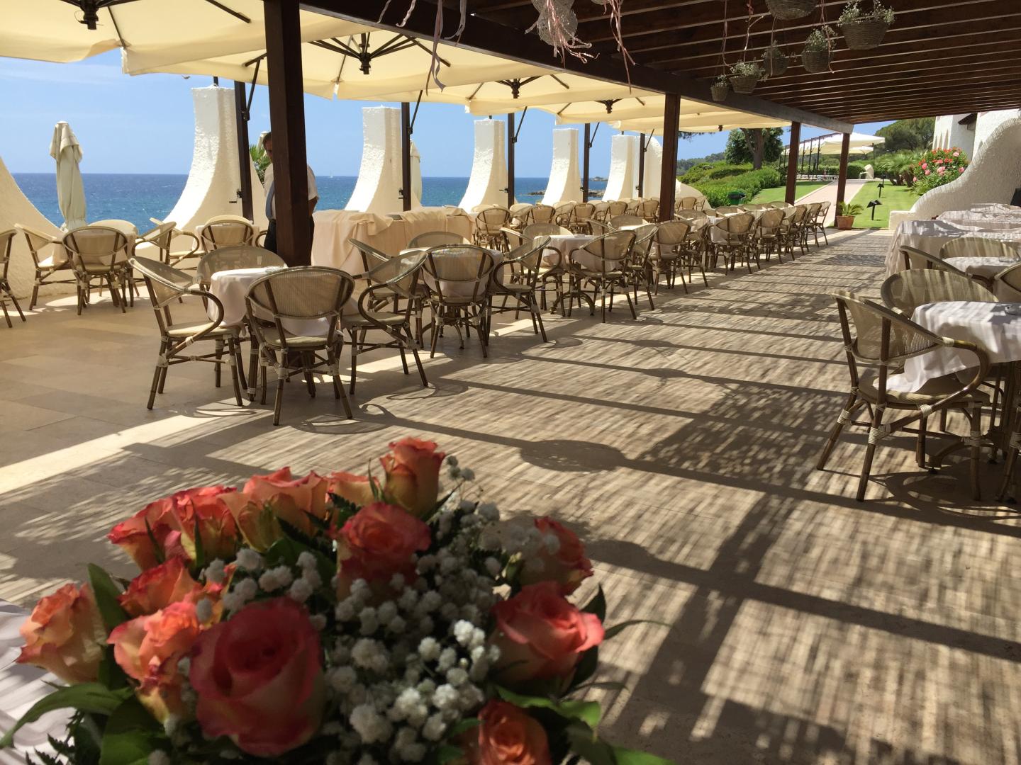Restaurant met gedekte tafels — Hotel Punta Negra