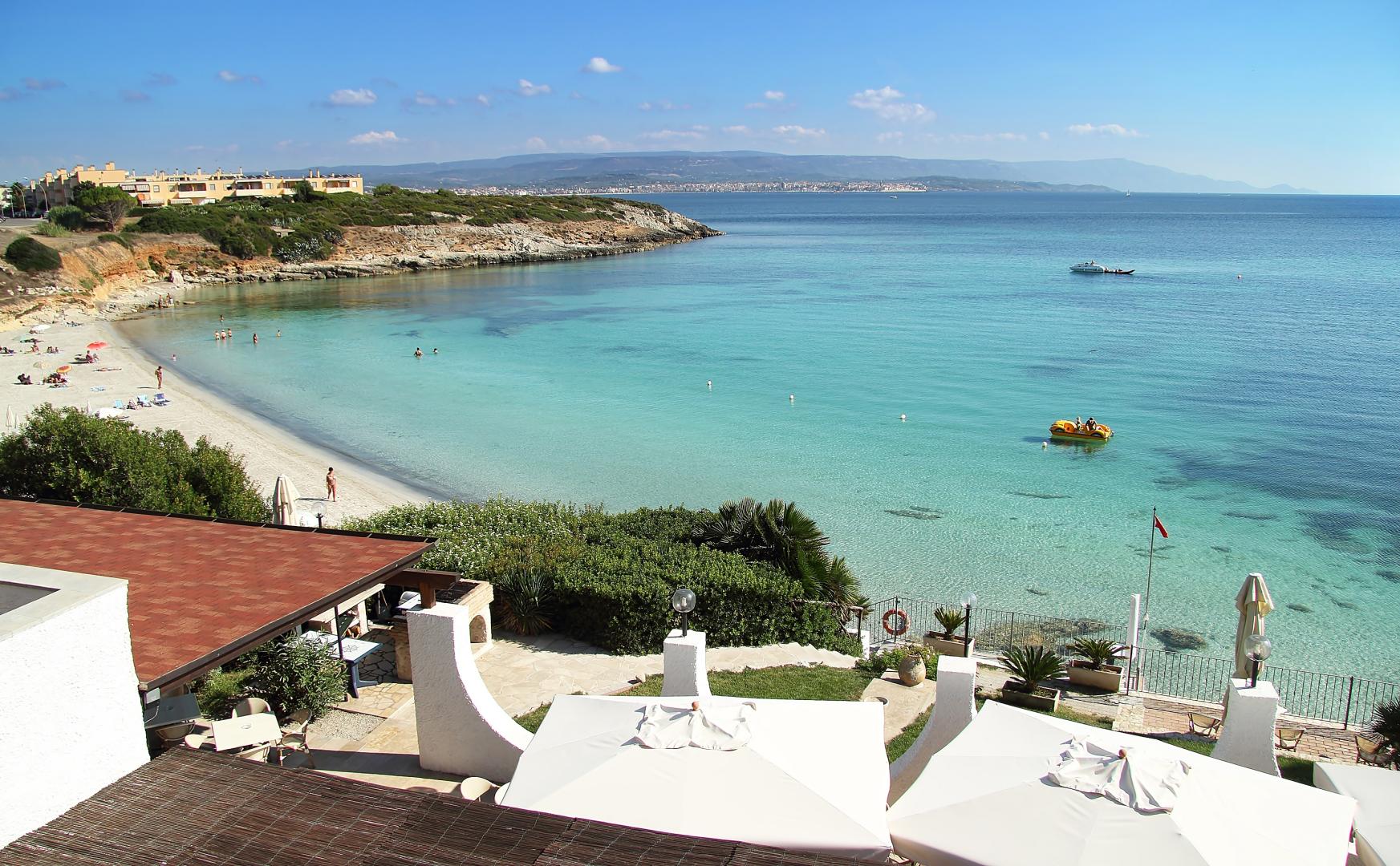 Wit zandstrand met turquoise water — Hotel Punta Negra