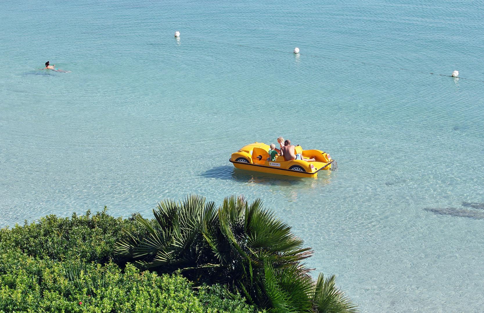 Privéstrand met parasols — Hotel Punta Negra