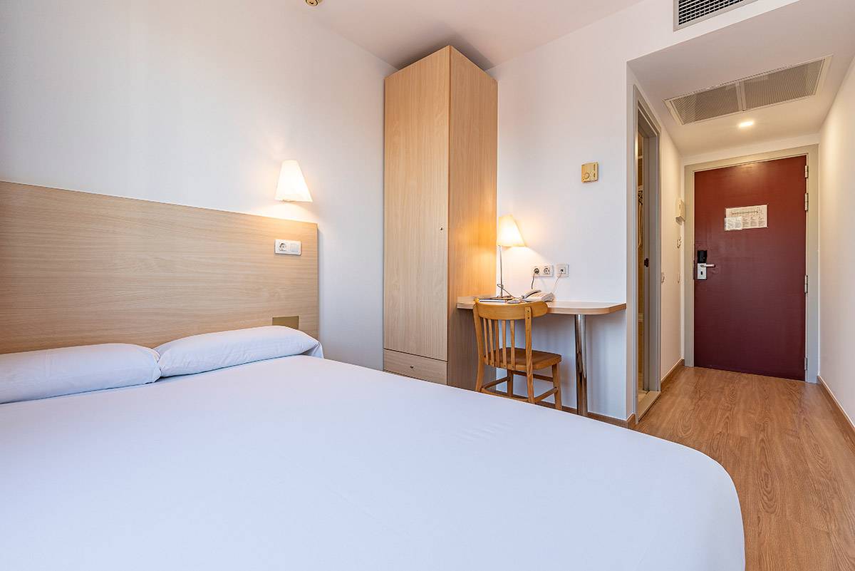 Hotel Basic image 3