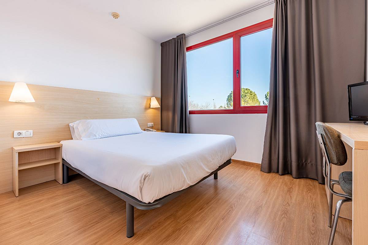 Hotel Basic image 1