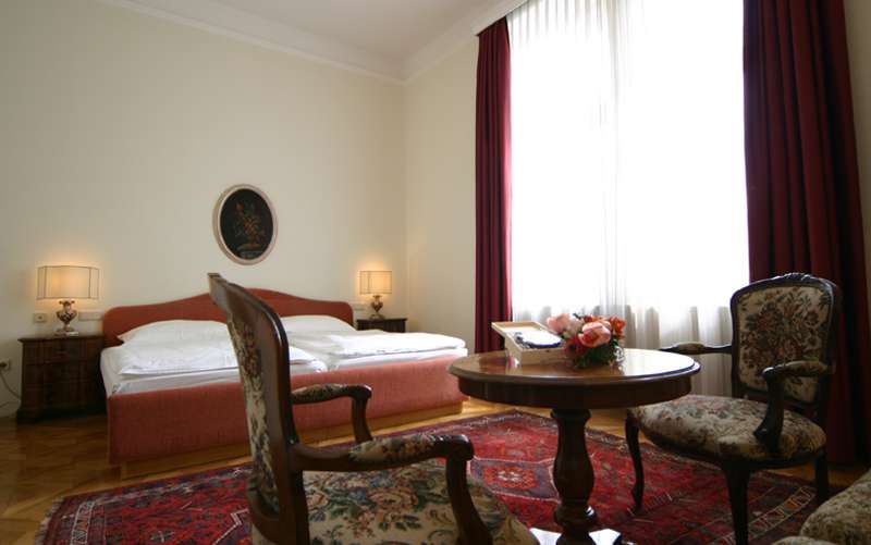 Hotel Regina image 3