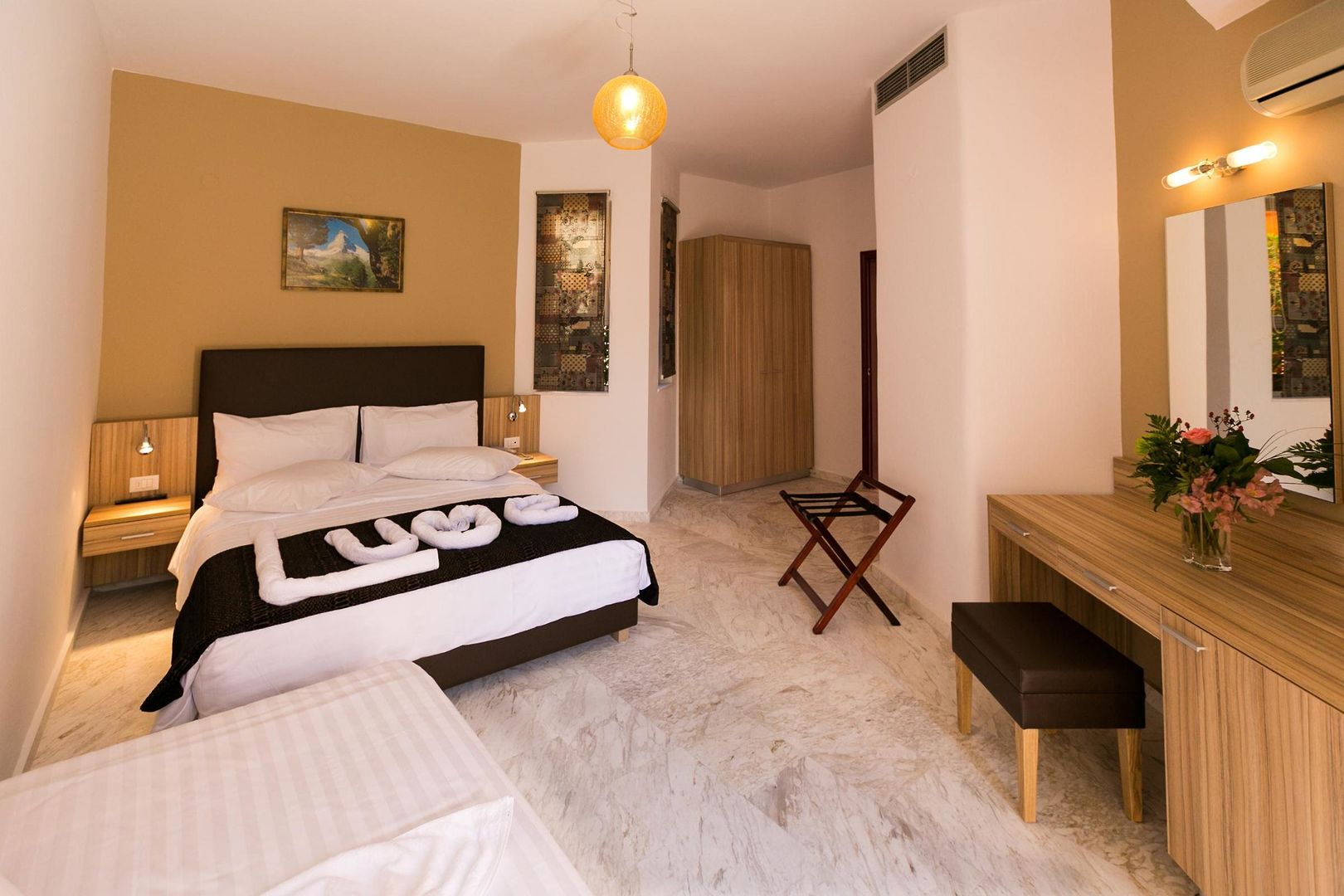 Elotia Hotel image 1