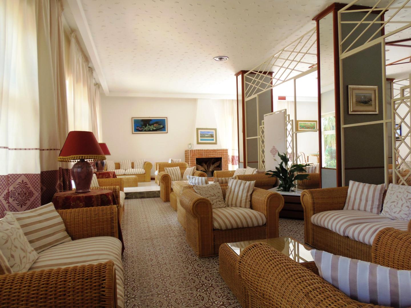 Lobby met receptie — Abamar Hotel