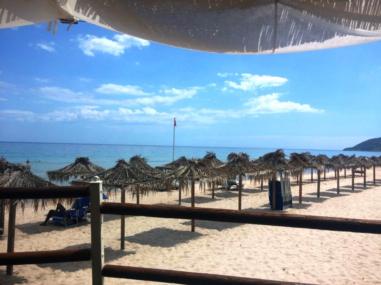 Privéstrand met parasols — Abamar Hotel