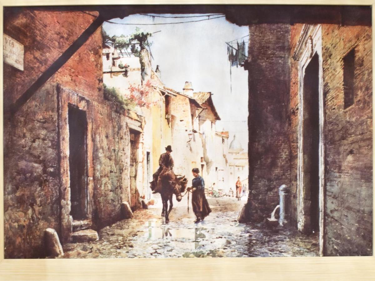 een schilderij van een man en een kind die over straat lopen bij Al Viminale Hill Inn & Hotel in Rome