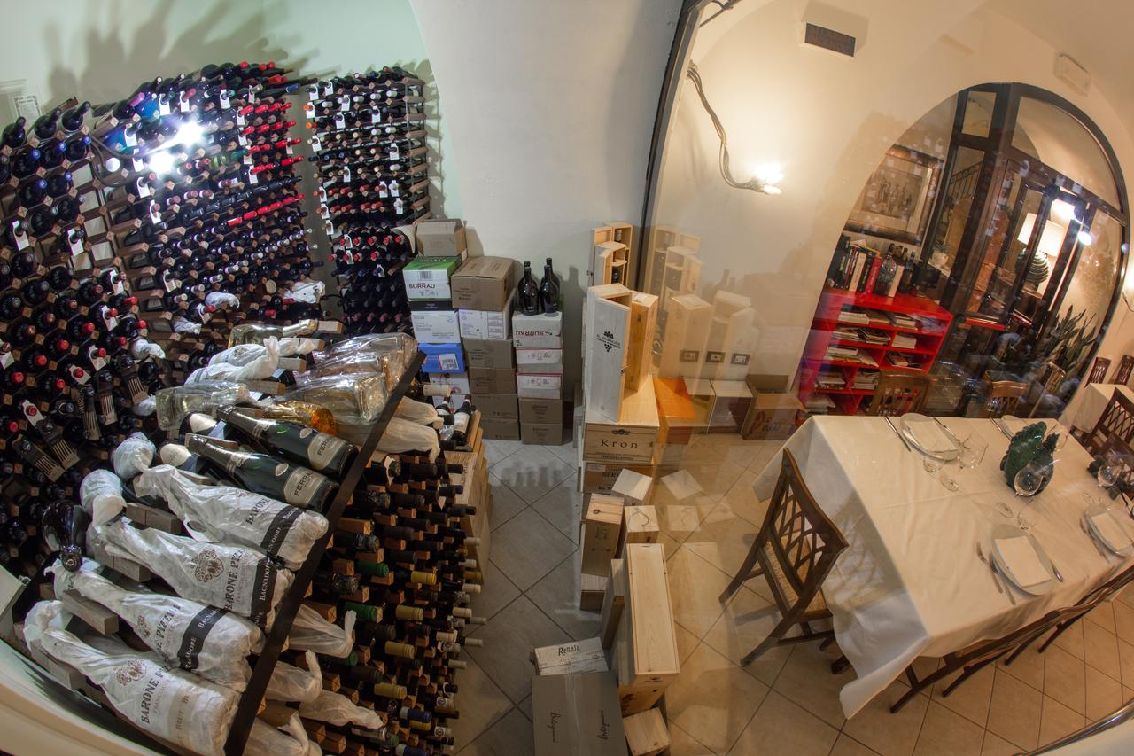 Bar met drankenselectie — Hotel Duomo