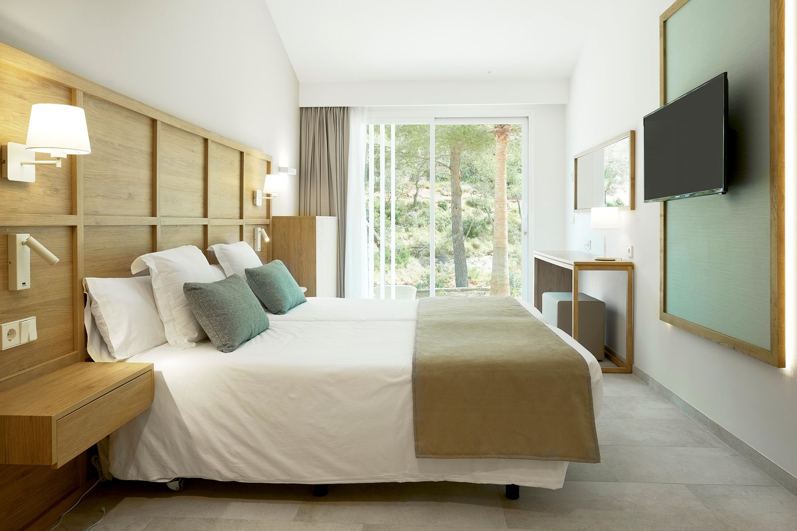 Iberostar Waves Cala Domingos image 1