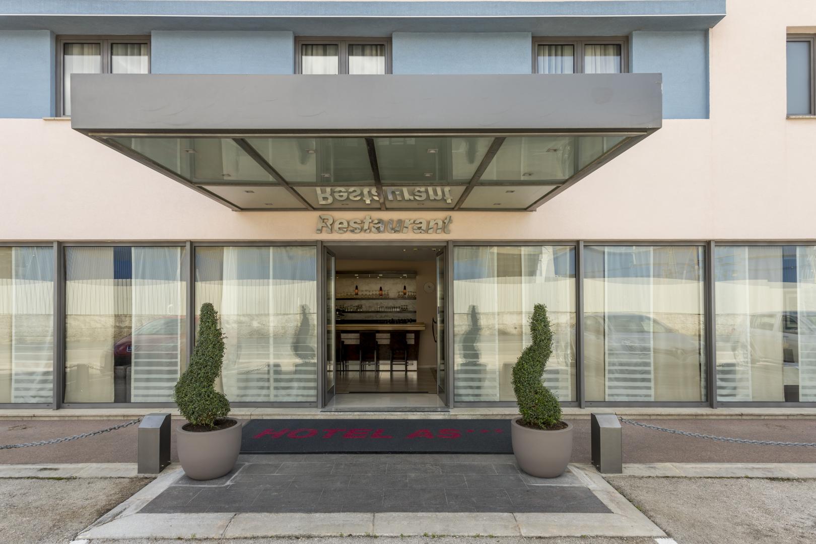 Hoofdingang van het hotel — Hotel As