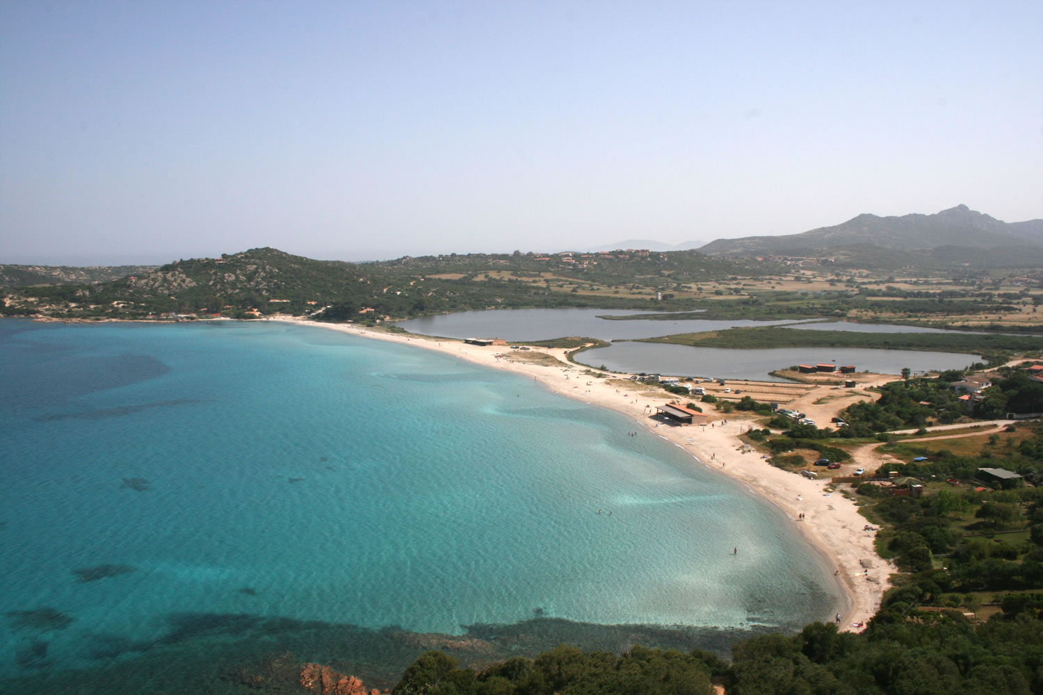 Wit zandstrand met turquoise water — Borgo di Campagna