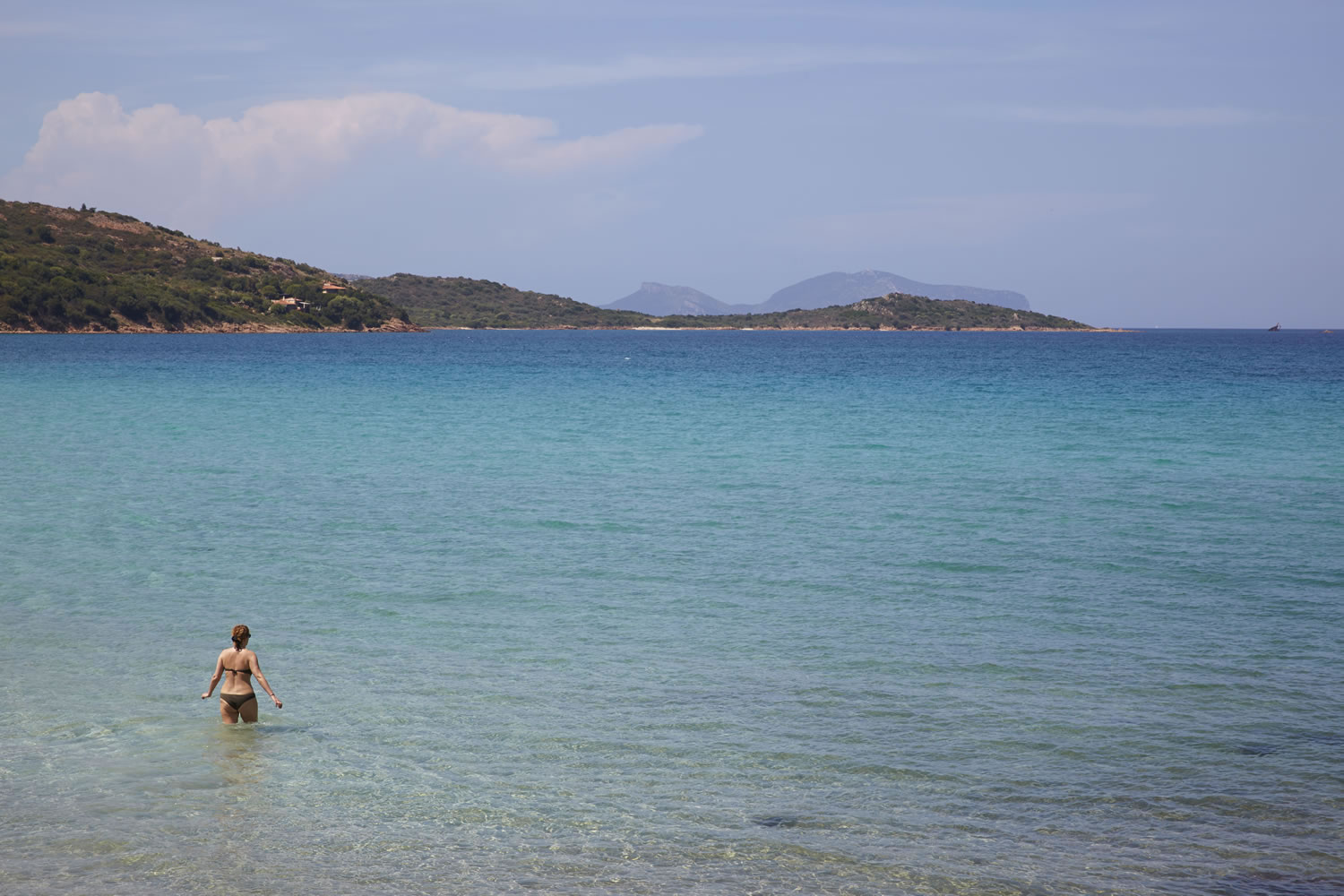 Wit zandstrand met turquoise water — Borgo di Campagna