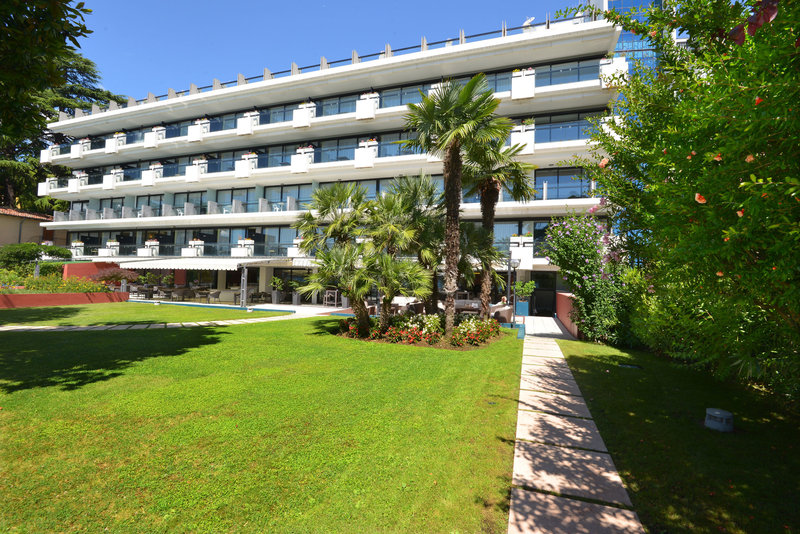 Salo du Parc image 3