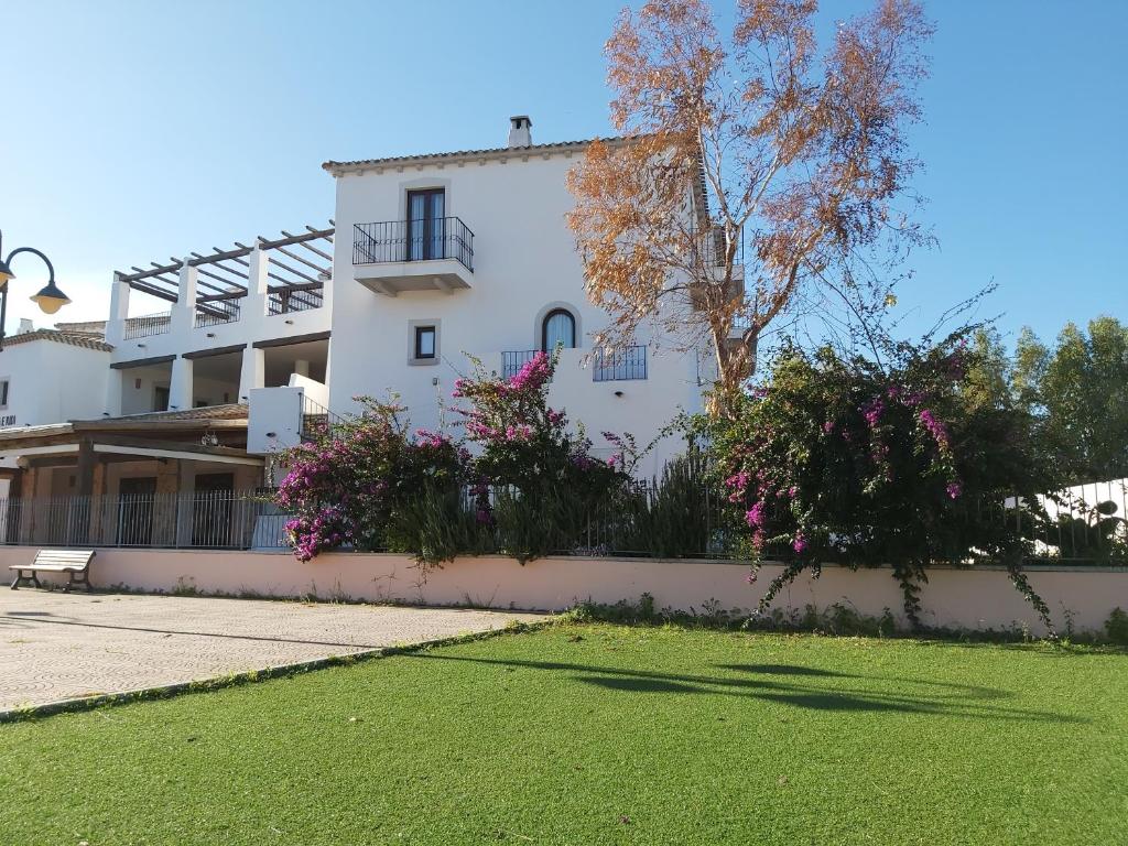 Binnenplaats — Hotel il Faro di Molara