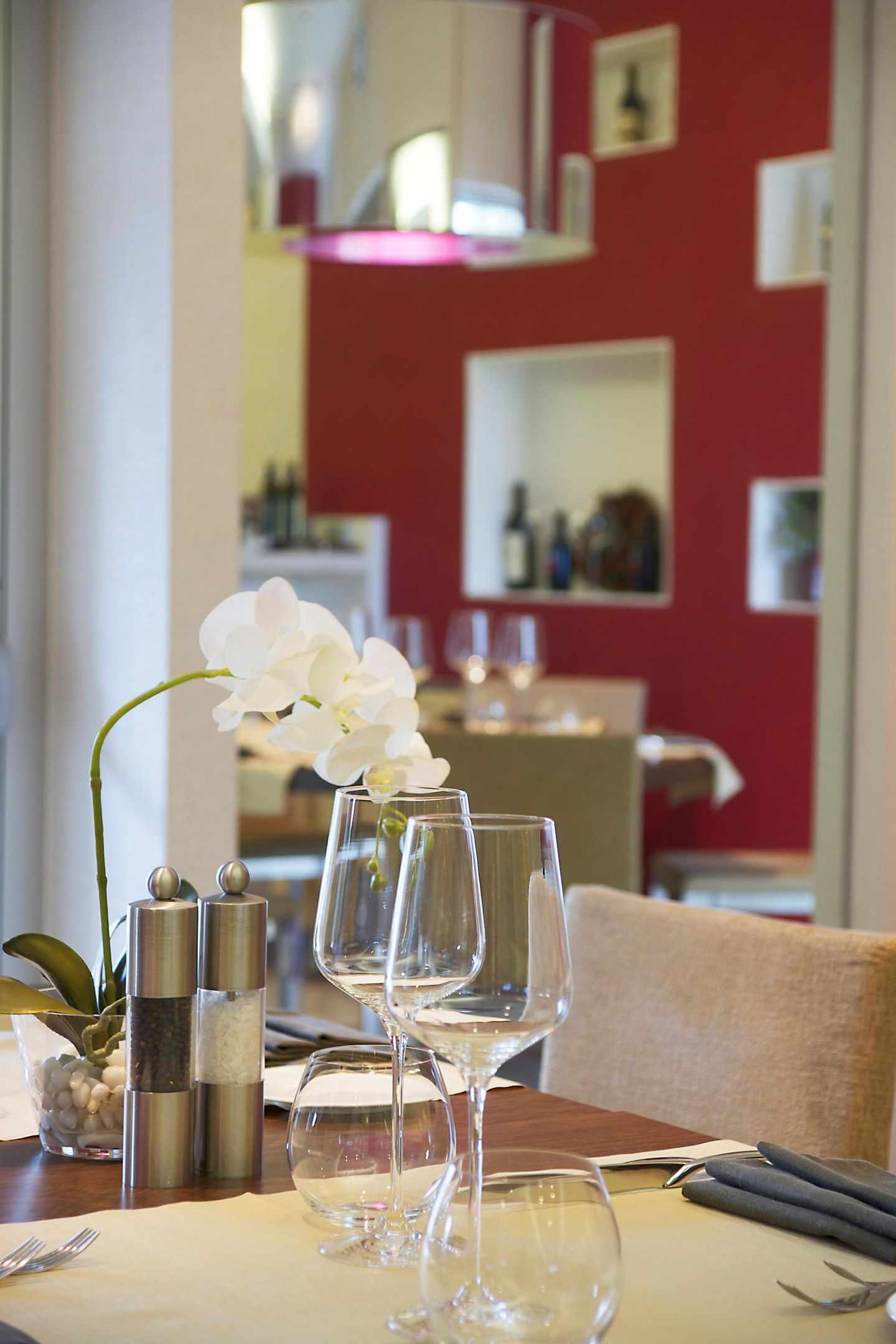 Restaurant met gedekte tafels — Jazz