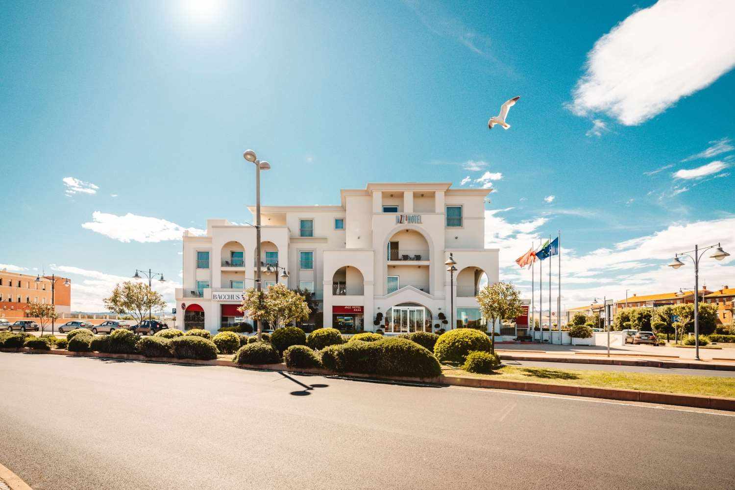 Hoofdingang van het hotel — Jazz