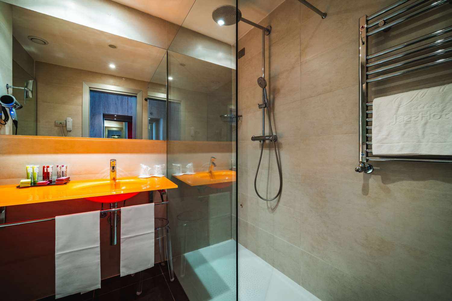 Badkamer met ligbad — Jazz