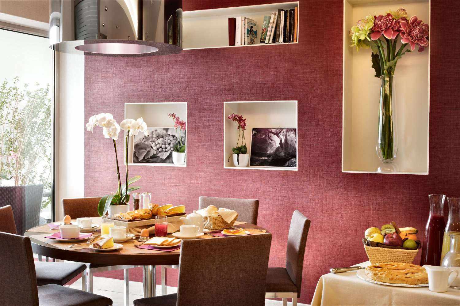 Restaurant met gedekte tafels — Jazz