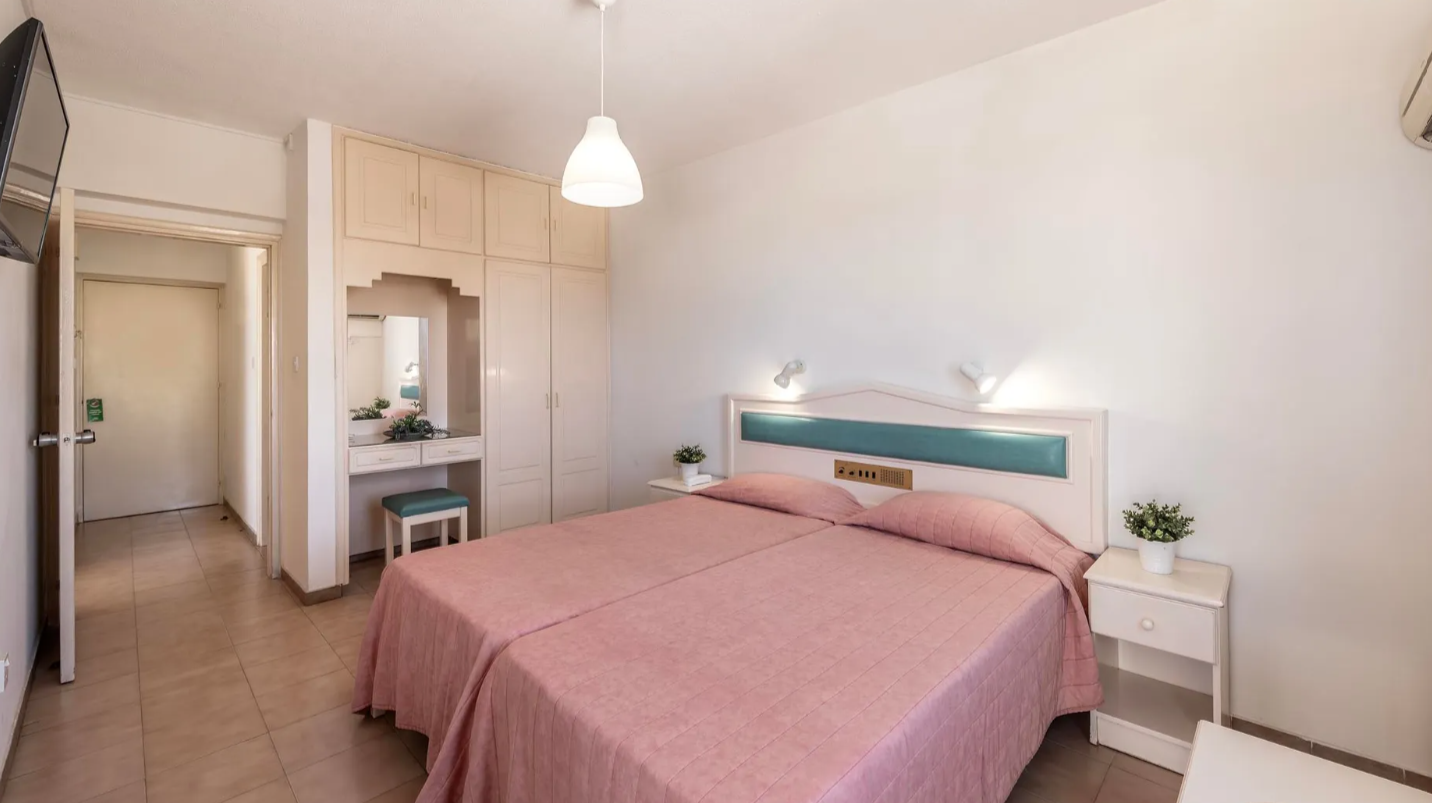 Seagull Hotel Apartments image 1