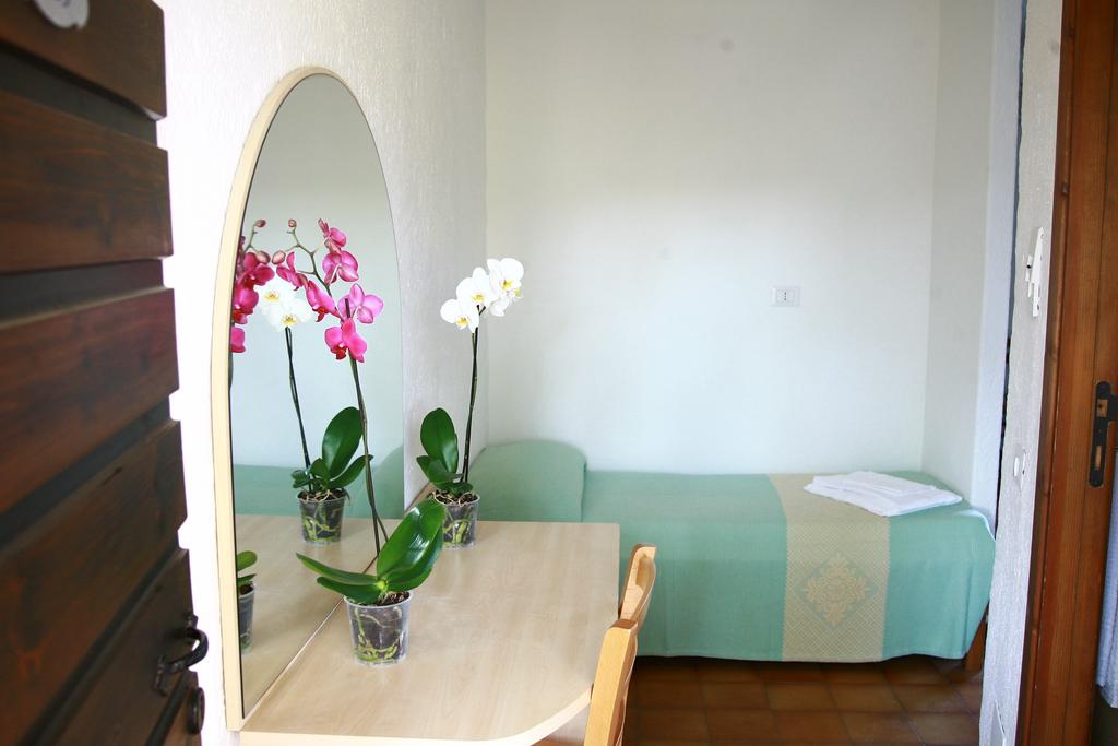 Badkamer met ligbad — Hotel Mare Blue