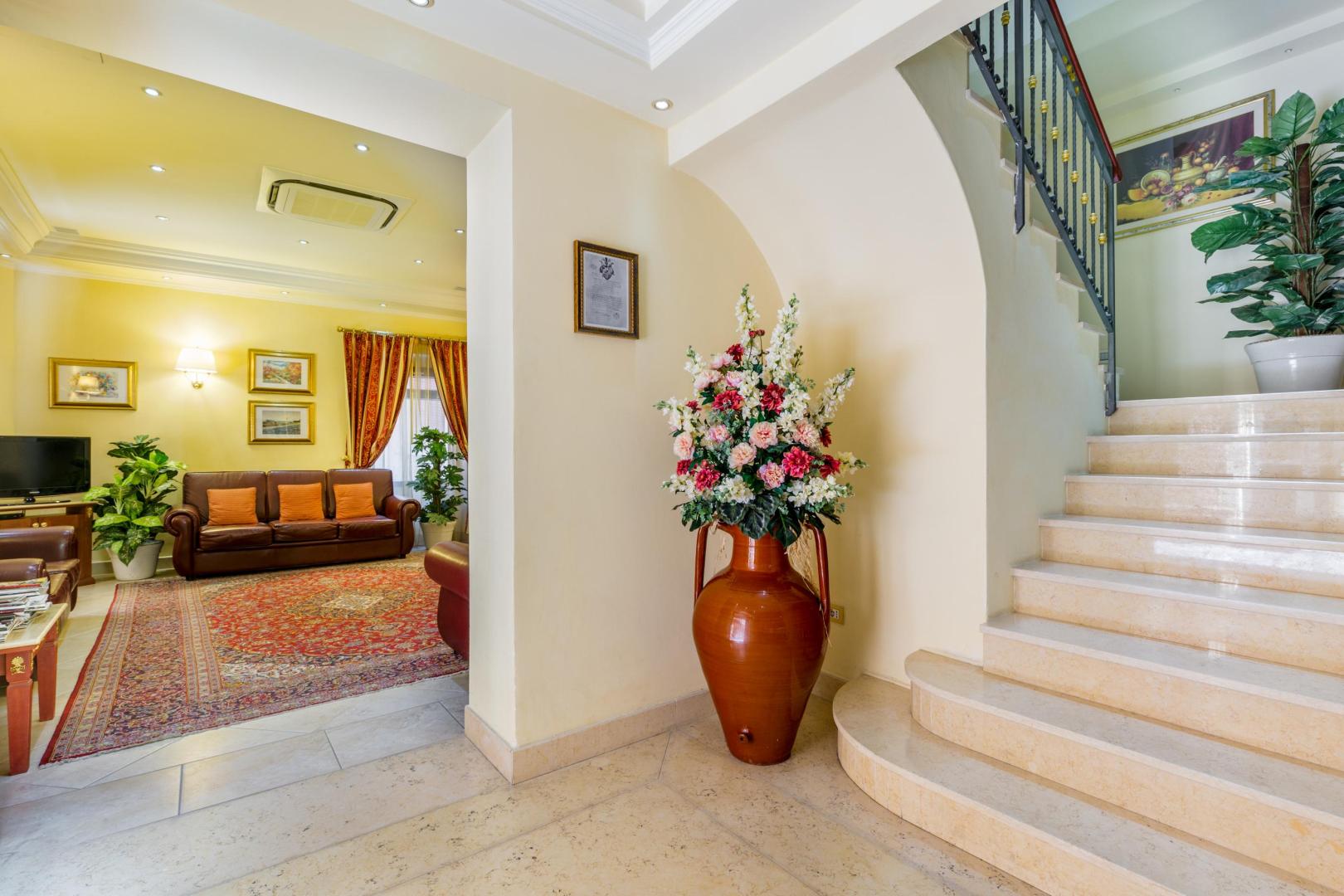 Luxe entreehal — Hotel Panorama