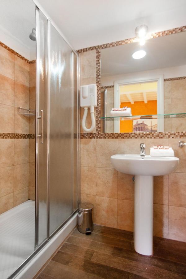Pantheon Inn foto 3
