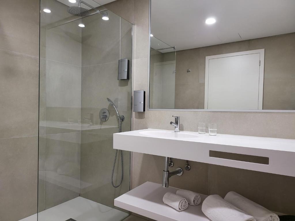 Roca Mar Hotel image 2