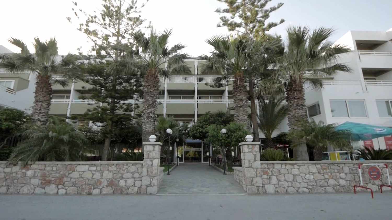 Sirene Beach Hotel image 0