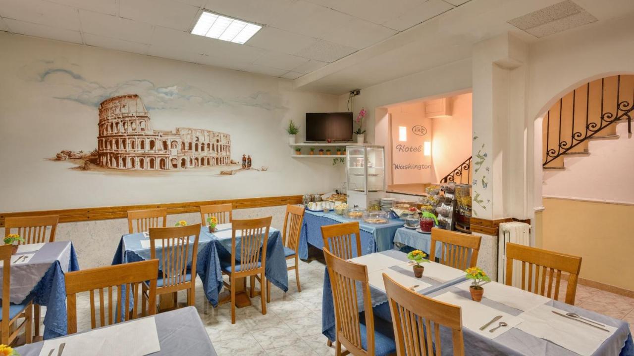 Restaurant met gedekte tafels — Hotel Washington