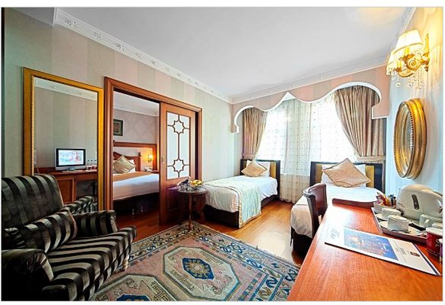 Triton Hotel image 2