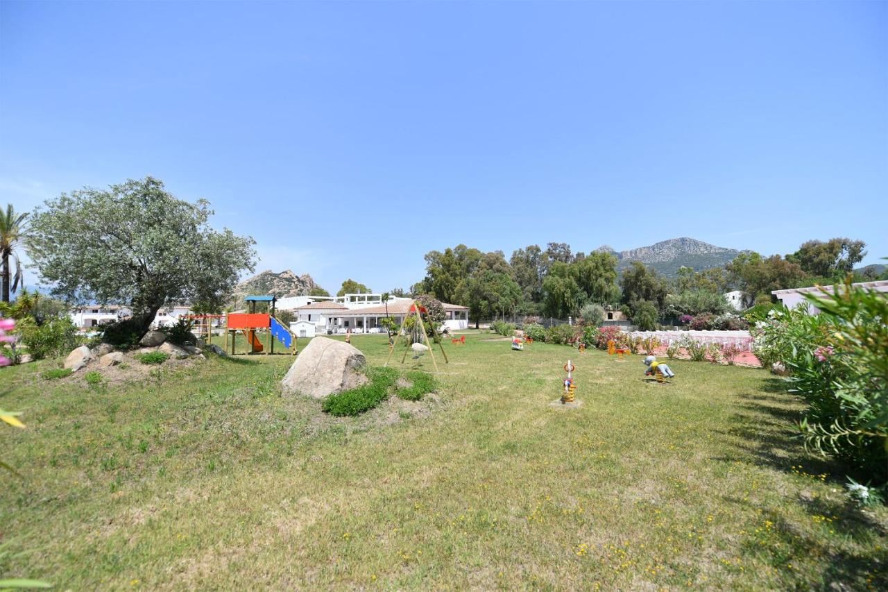 Binnenplaats — Marina Torre Navarrese Resort