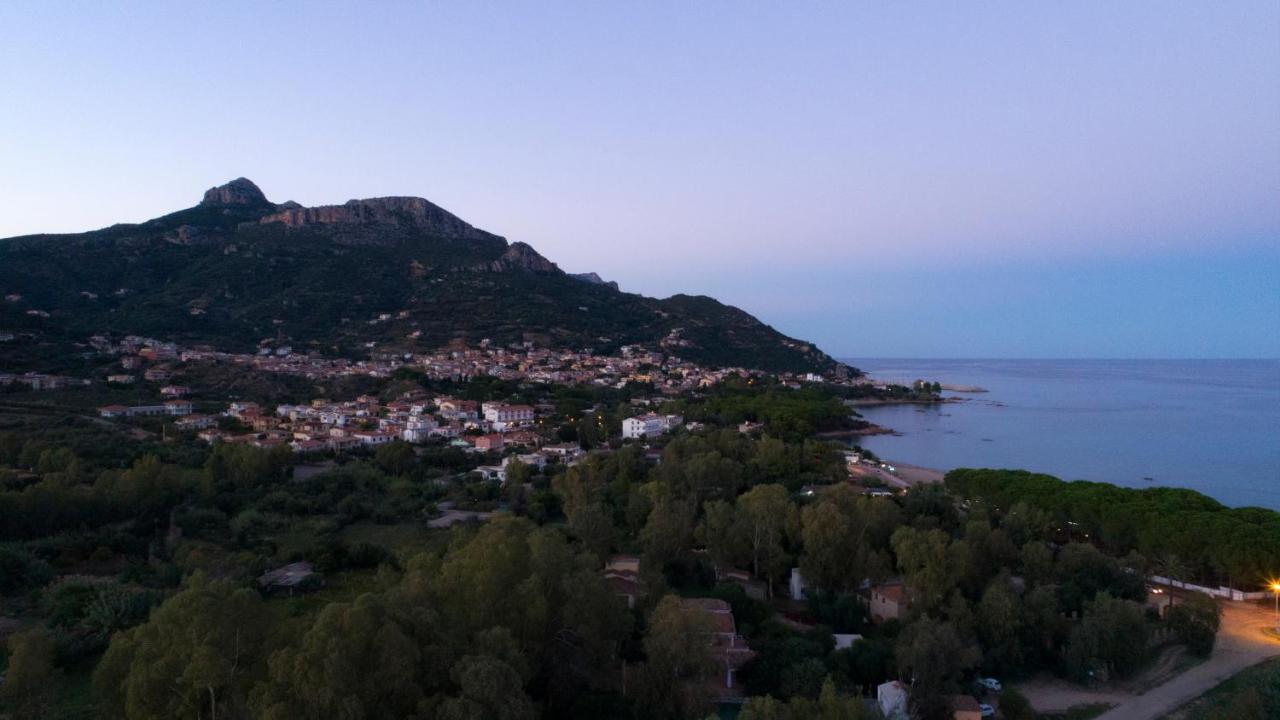 Zeezicht vanaf het balkon — Marina Torre Navarrese Resort