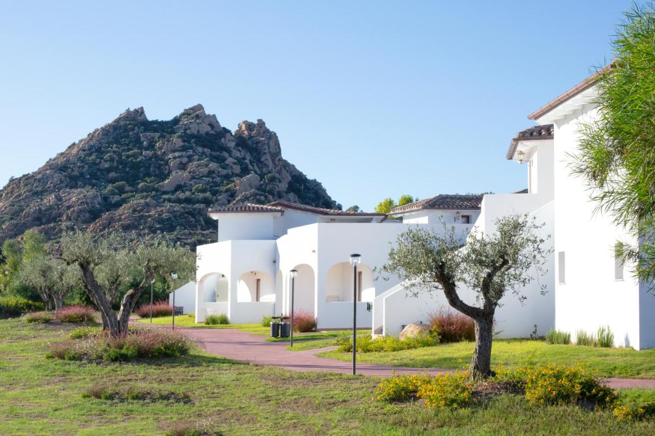 Binnenplaats — Marina Torre Navarrese Resort