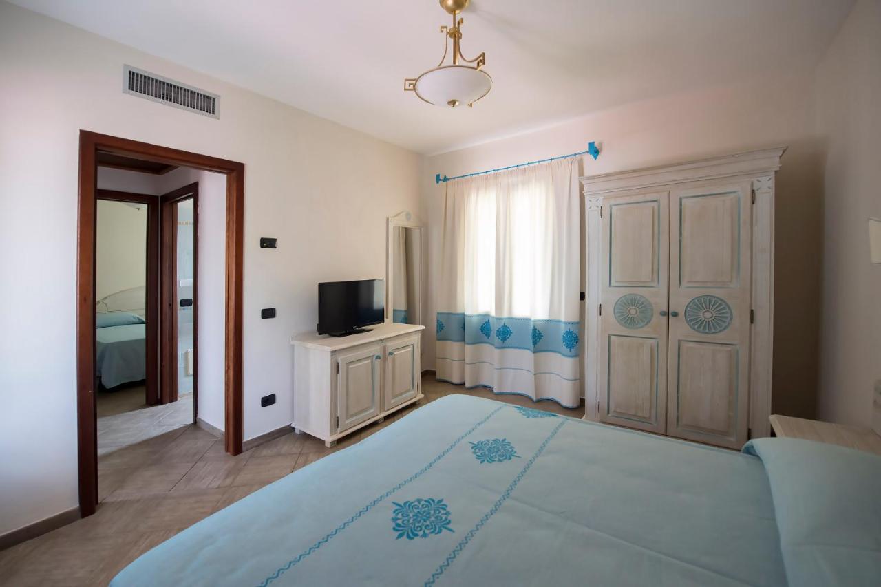 Suite met zithoek — Marina Torre Navarrese Resort