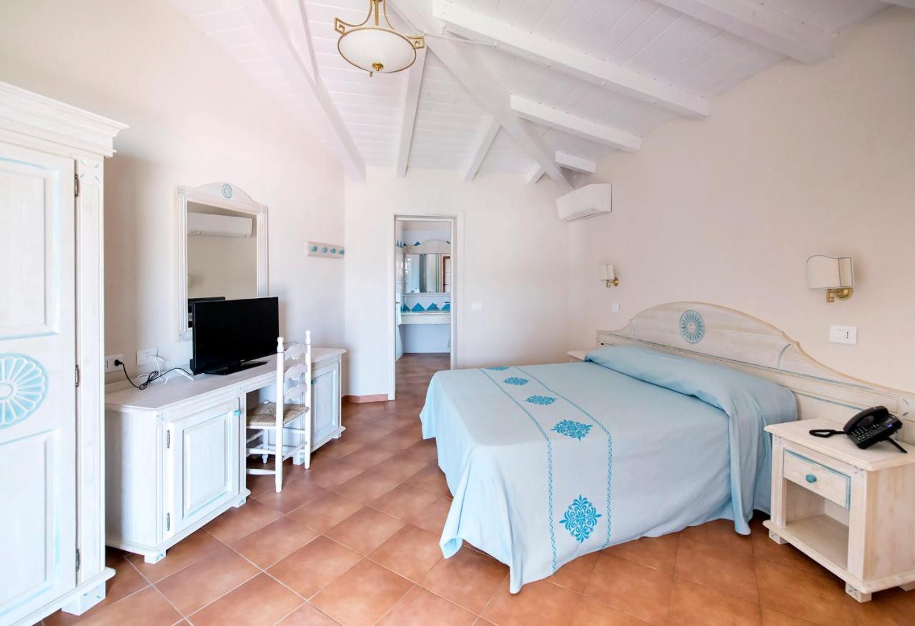 Kamer met twee aparte bedden — Marina Torre Navarrese Resort
