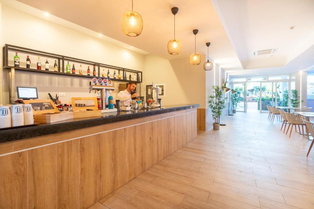 HL Club Playa Blanca Hotel image 2