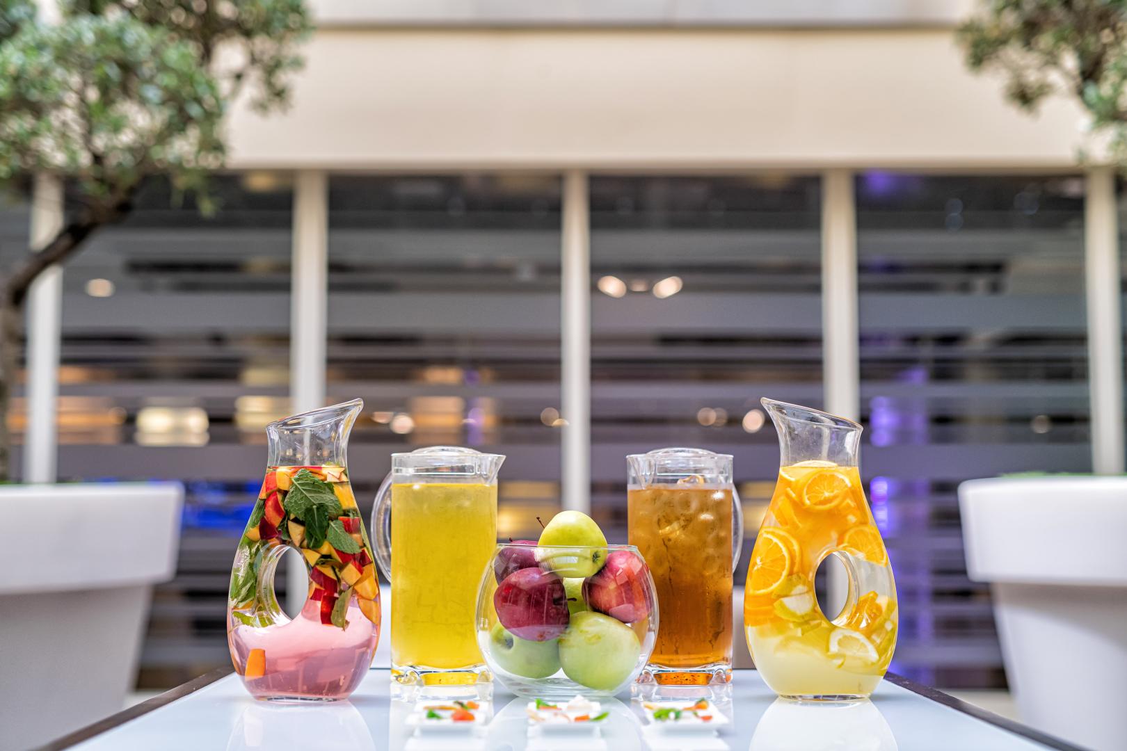 Bar met drankenselectie — Almar Timi Ama Resort & SPA