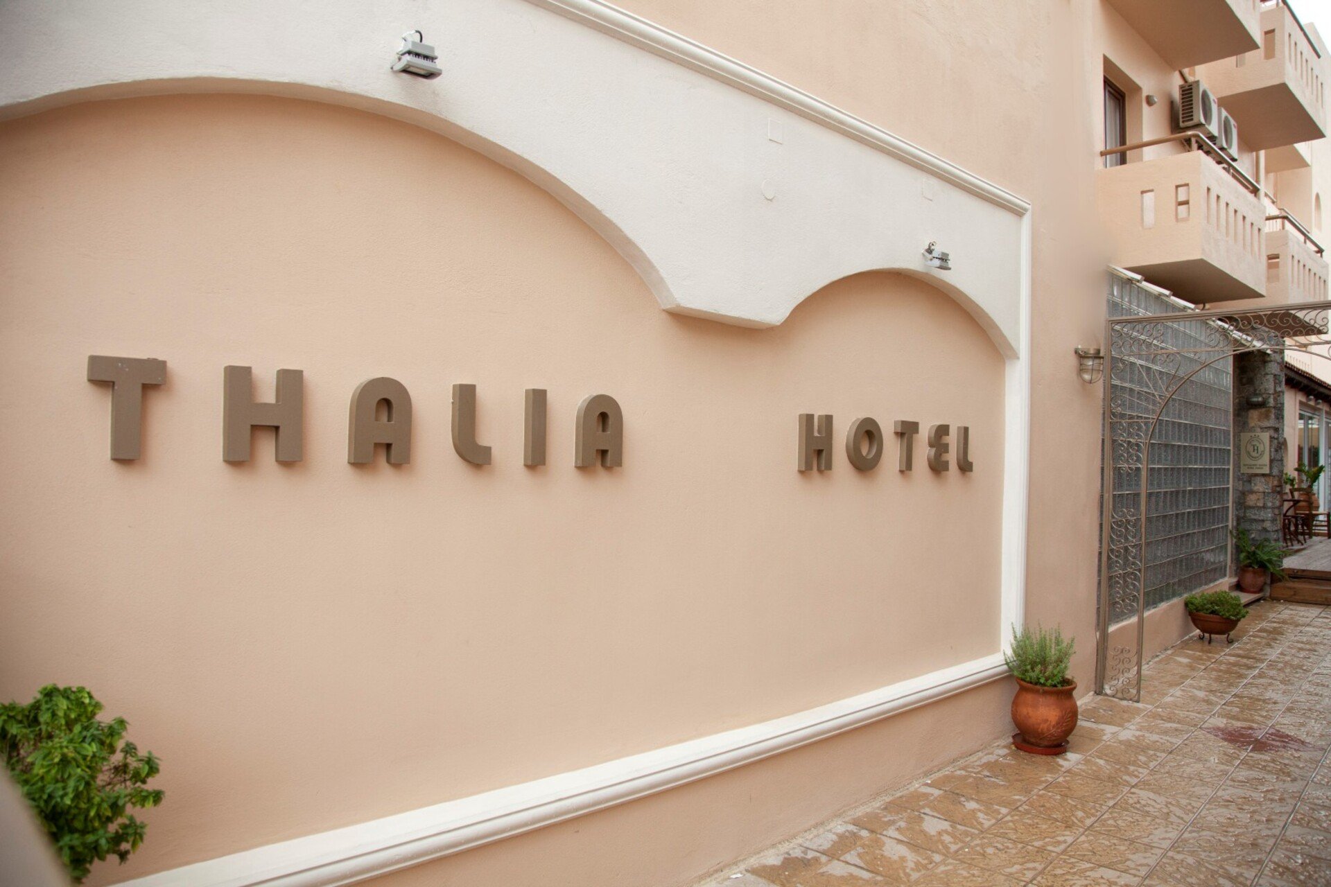Thalia Deco City & Beach Hotel image 1