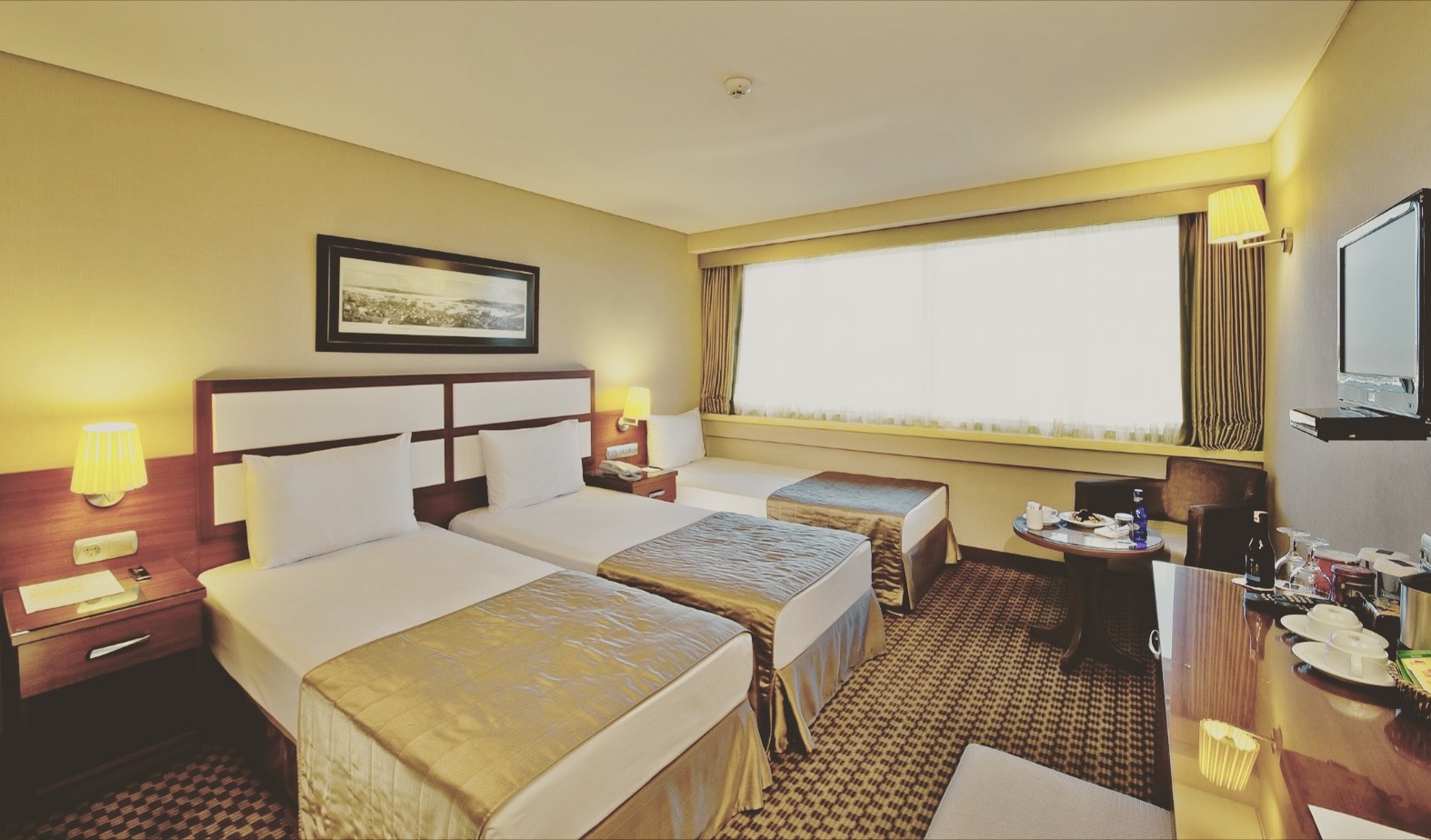 Golden City Hotel image 1