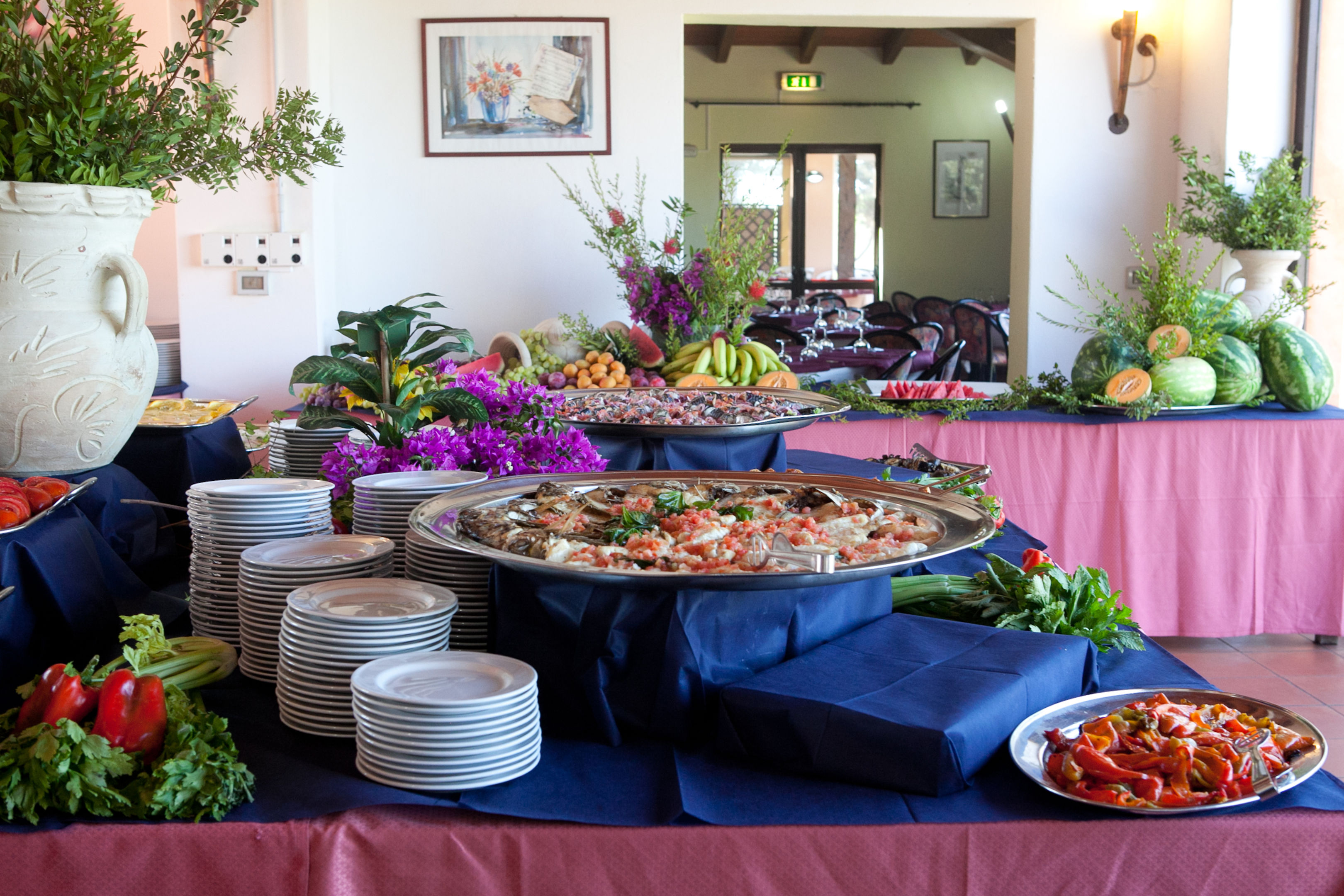 Buffet met diverse gerechten — Club Esse Gallura Beach Village