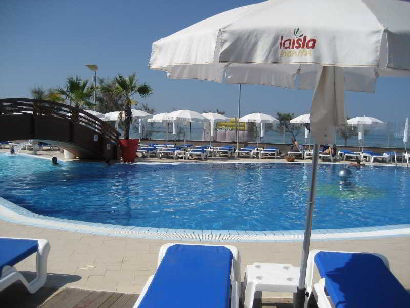 La Isla Resort image 0