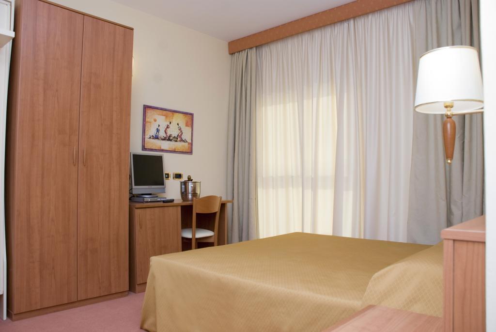 La Isla Resort image 1