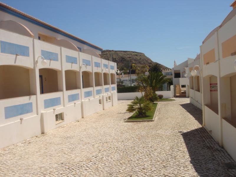 Oasis Beach Apartments image 1