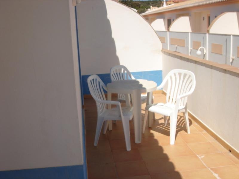 Oasis Beach Apartments image 3