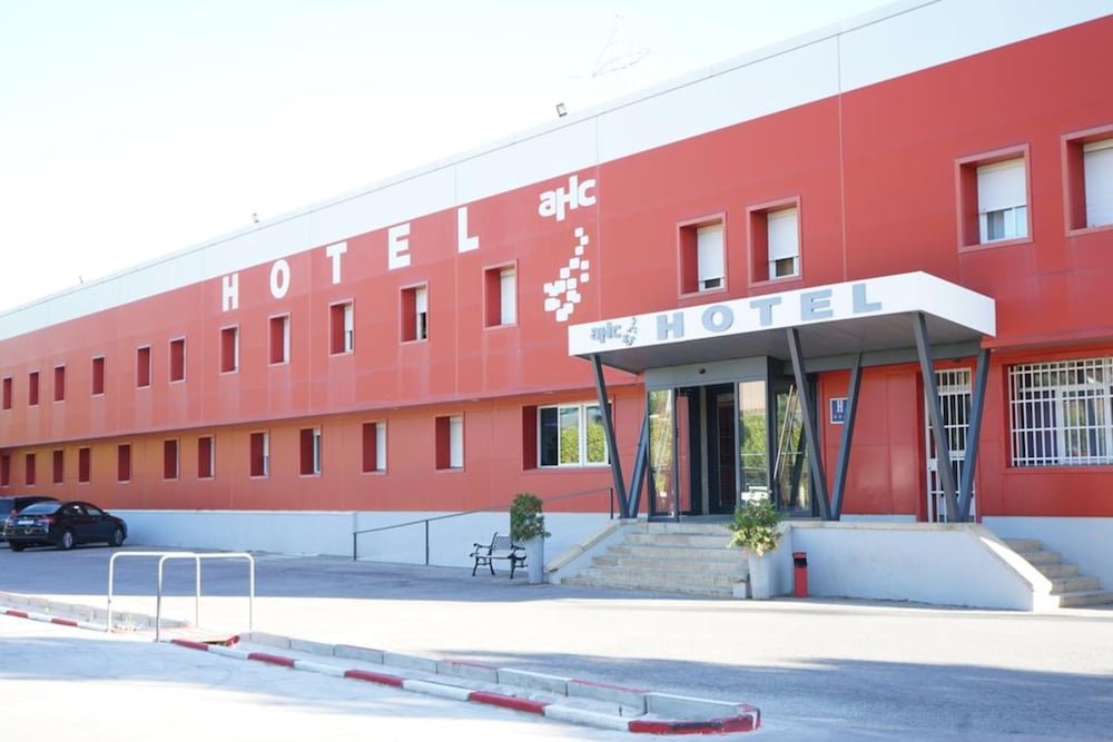 AHC Hoteles Low Cost Cáceres image 2