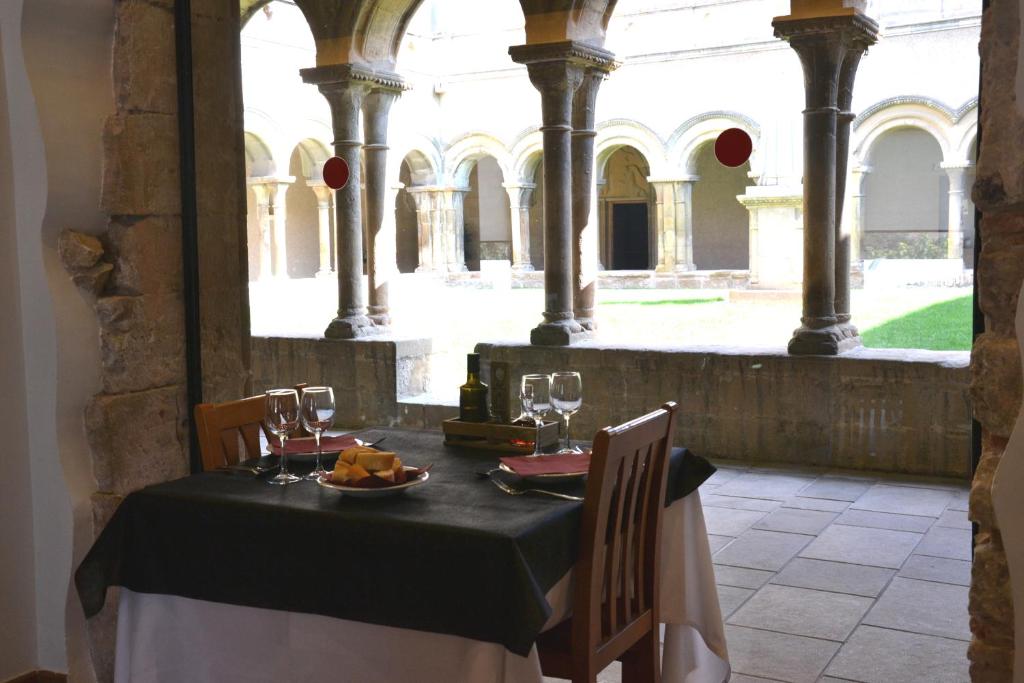 Monestir de les Avellanes image 2