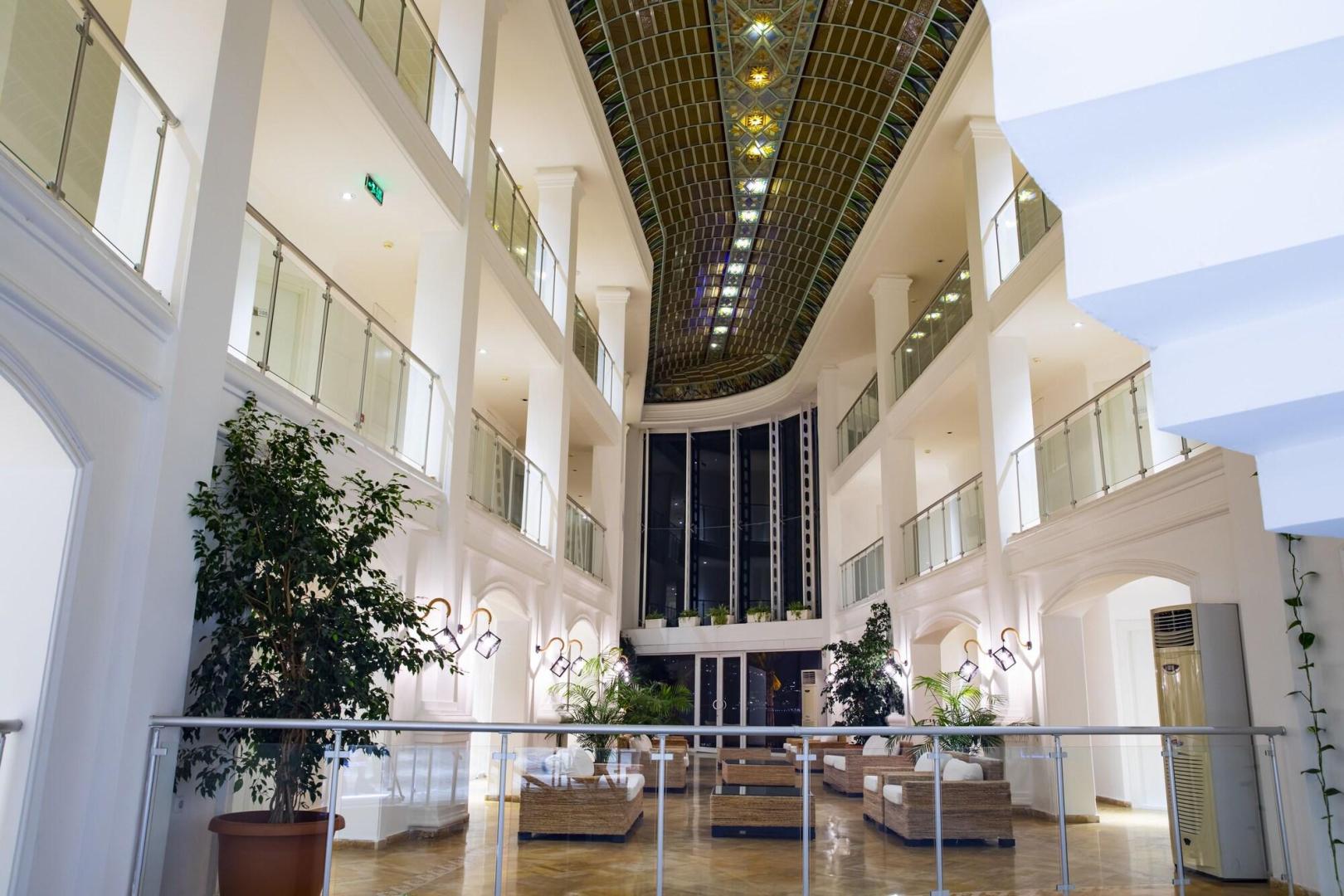 Lobby met receptie — Hotel Vita Bella Resort & Spa