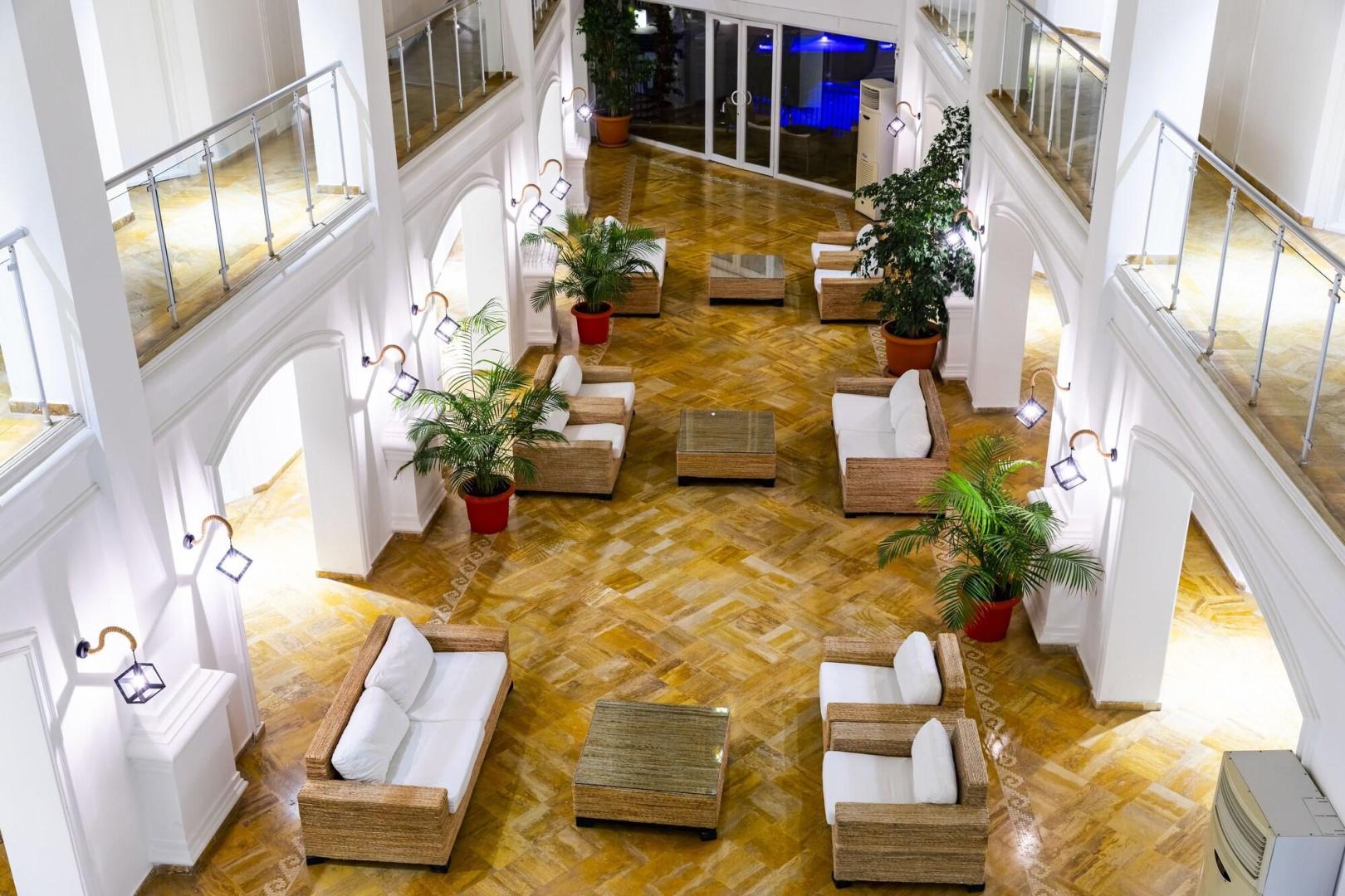 Lobby met receptie — Hotel Vita Bella Resort & Spa