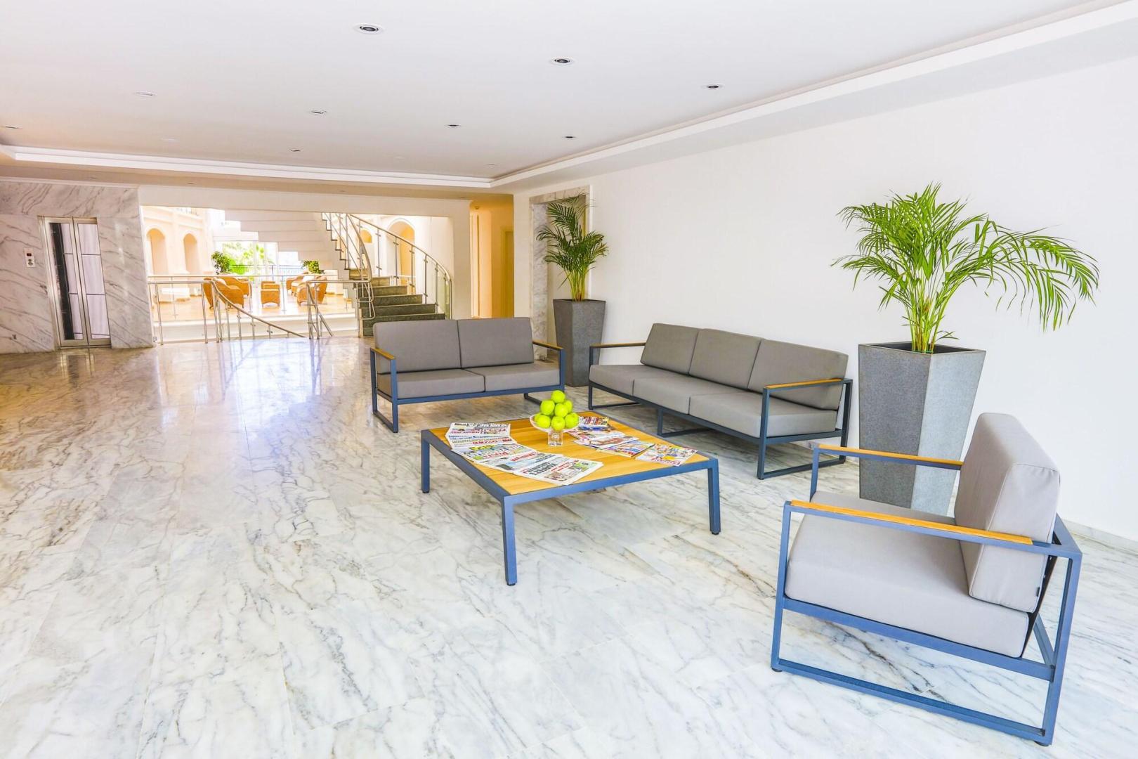 Lobby met receptie — Hotel Vita Bella Resort & Spa