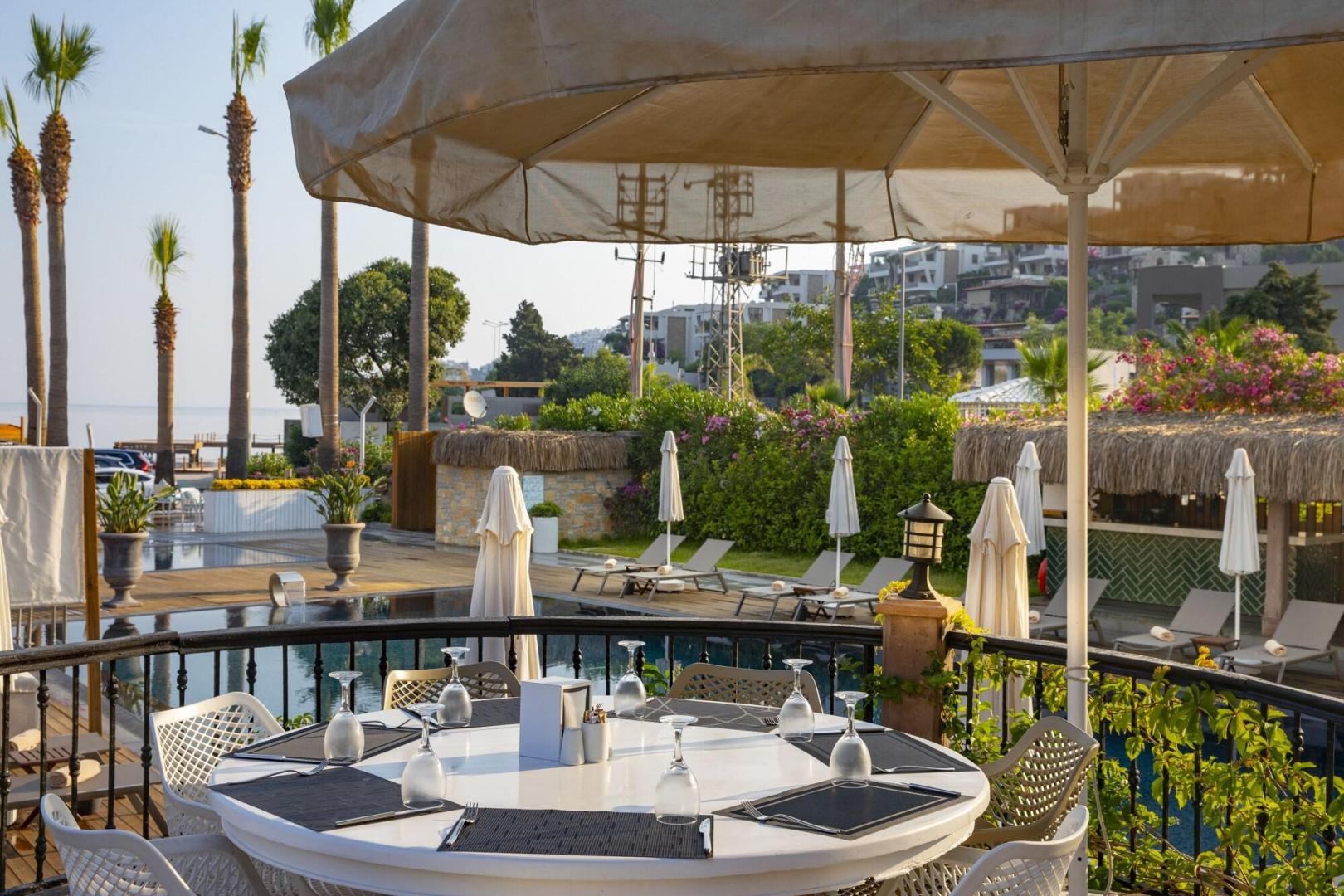 Zonsondergang vanaf het terras — Hotel Vita Bella Resort & Spa