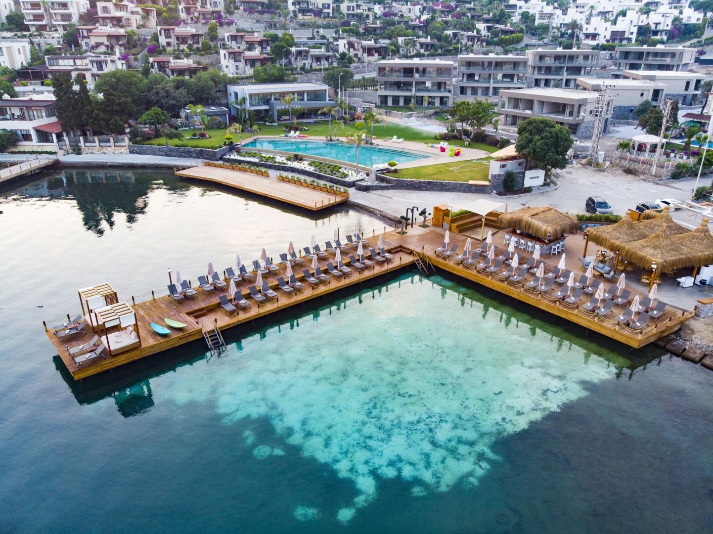 Infinity-zwembad met zeezicht — Hotel Vita Bella Resort & Spa